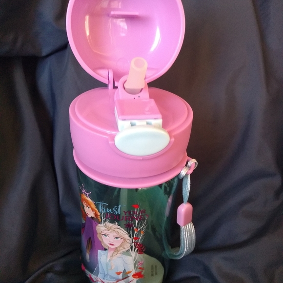 Frozen 2 Flip Top Water Bottle. - Picture 3 of 3